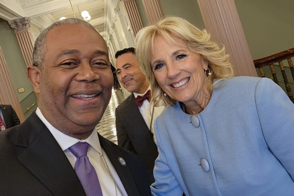 Hardie smile with lady in blue